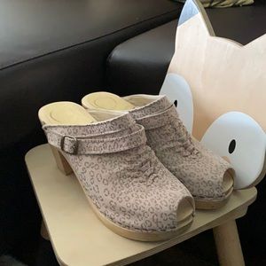 VGUC, No.6 clogs, light pink animal print, sz 39